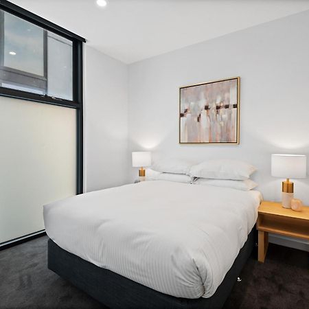 Modern Apartment On Burgundy Precinct & Parklands Melbourne Ngoại thất bức ảnh