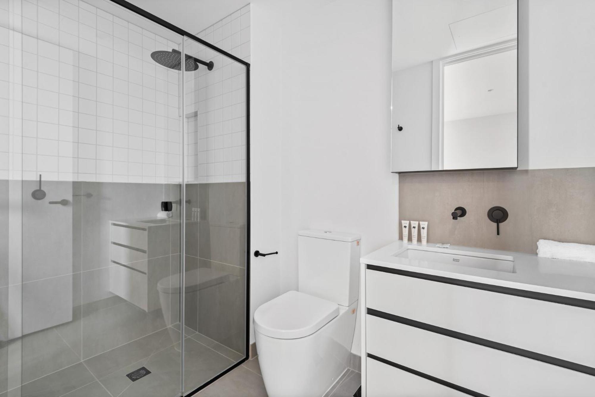 Modern Apartment On Burgundy Precinct & Parklands Melbourne Ngoại thất bức ảnh